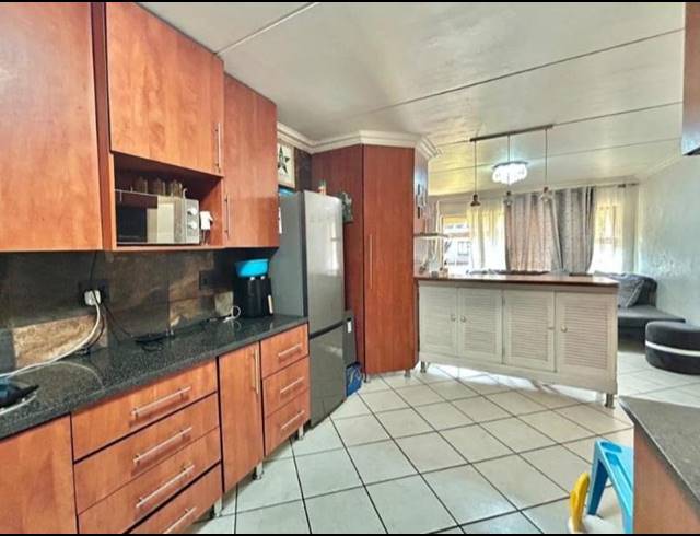 2 BEDROOM TOWNHOUSE FOR SALE IN EVELEIGH